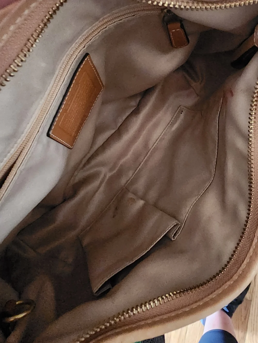 Coach Leather Shoulder Bag + New Coach Dino Keychain - Picture 4 of 16